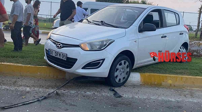 Çim kesen belediye çalışanlarına otomobil çarptı:2 yaralı