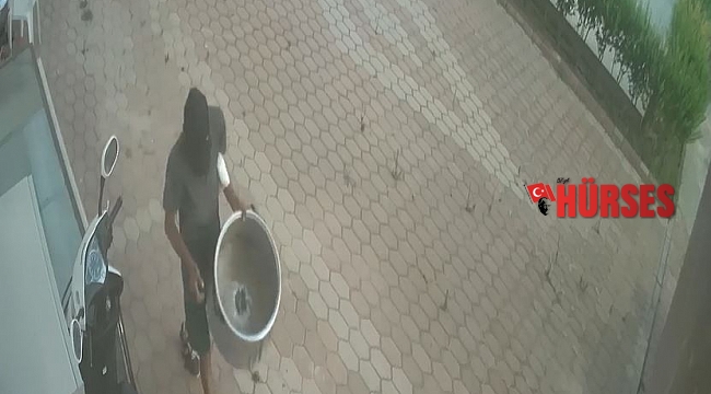 Elini kolunu sallayarak geldiği site bahçesinden aşure kazanını çaldı