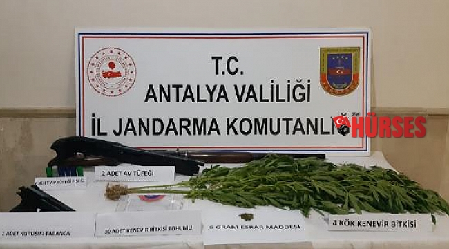 Finike'de eve uyuşturucu baskını