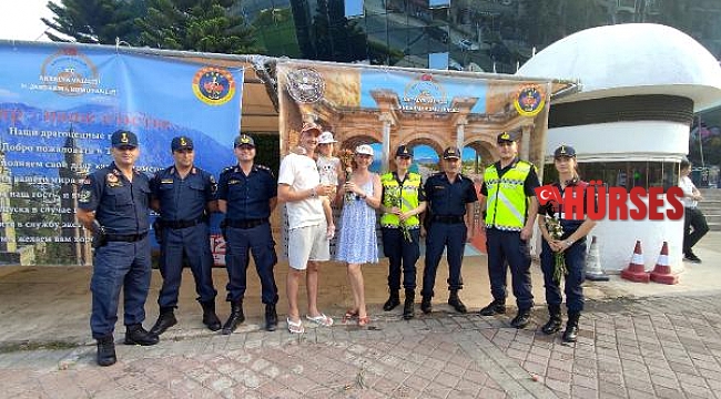 Jandarmadan turistlere trafik eğitimi