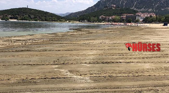 Kararan Altınkum sahiline kepçeli müdahale
