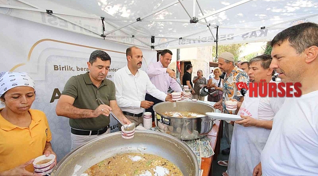 Kaş Belediyesinden aşure ikramı