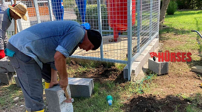 Kemer'de yeşil alanlara bakım ve onarım çalışması