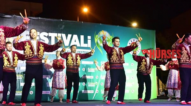 Kepez'in Uluslararası Folklor Festivali'ne yoğun ilgi