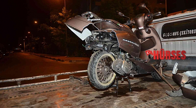 Kontrolden çıkan otomobil motosiklete çarptı: 1'i ağır 2 yaralı