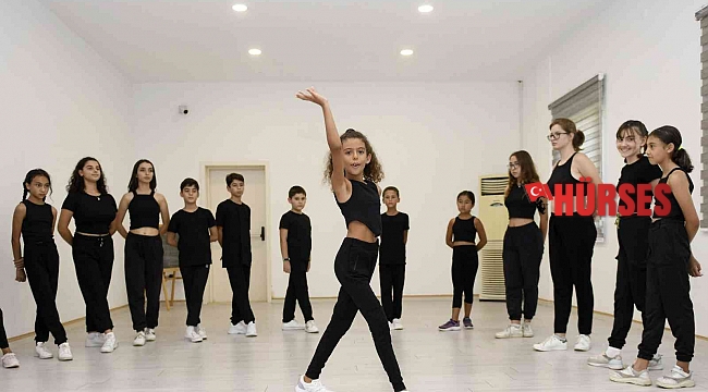 Muratpaşa'da salon dansları topluluğu