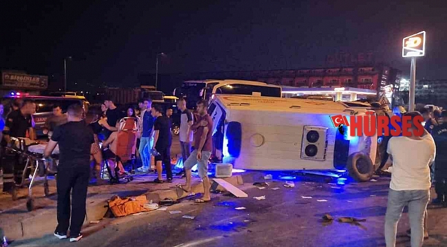 Otomobilin çarptığı ambulansta 3 kişi yaralandı