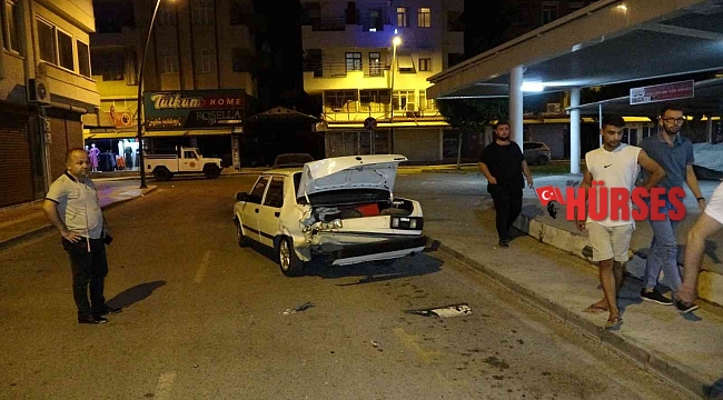 Park halindeki araca çarpıp kaçtı, düşen plakasıyla yakalı ele verdi