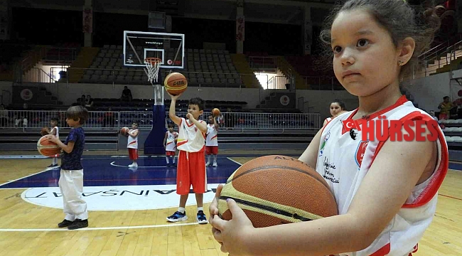 Sporculara lisans öncesi basketbol atölyesi