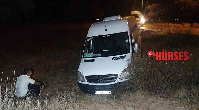 Tur minibüsü şarampole uçtu, çaresizce kurtarılmasını bekledi