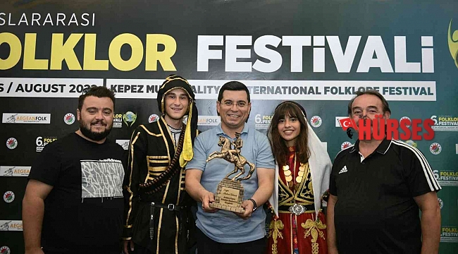 Tütüncü, Dünya'nın folklor renklerini ağırladı