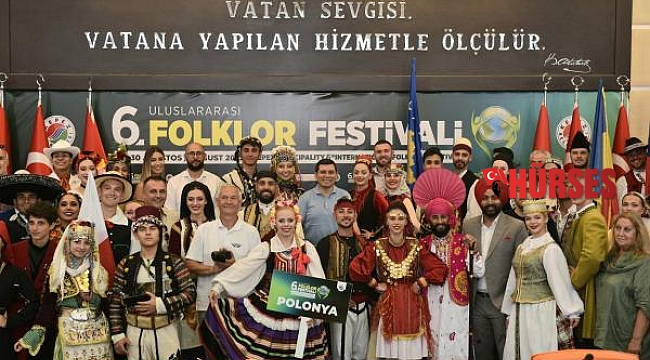 Tütüncü, dünyanın folklor renklerini ağırladı