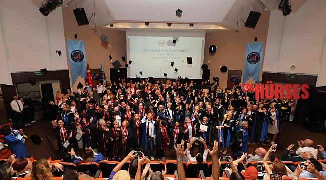 167 tazelenme öğrencisi 60 yaşından sonra mezun olma heyecanı yaşadı.
