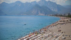 Antalya'da deniz suyu ve hava sıcaklığı eşitlendi