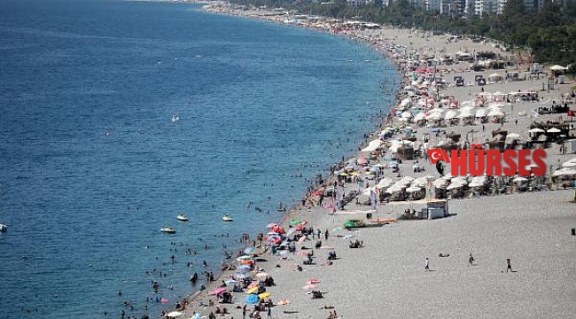 Antalya'da sahiller, yabancı turistlere kaldı