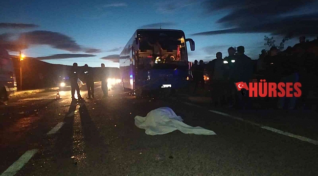 Antalya'da tur otobüsü motosiklete çarptı: 1 ölü
