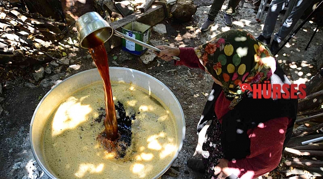 Bakır tavalarda kızgın ateşte 4-5 saat kaynıyor, kilogramı 100 liradan satılıyor
