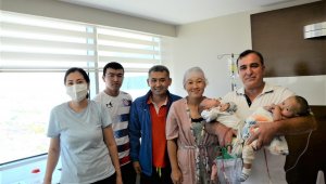 Çapraz nakil Kırgızistanlı 2 aileyi Antalya'da birbirine bağladı