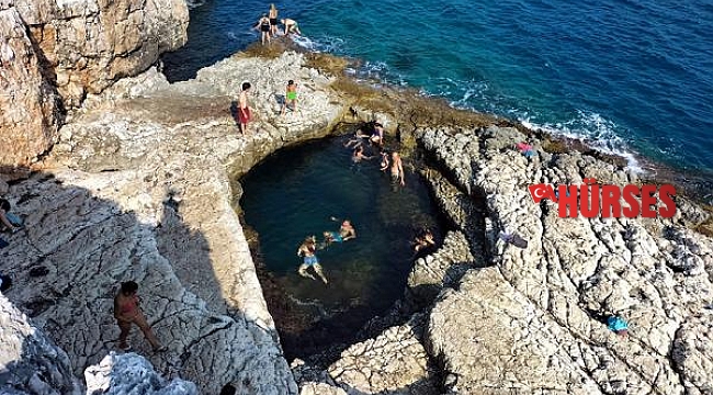 Doğal havuza turistlerden yoğun ilgi