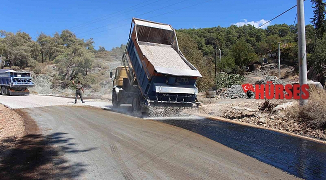 Kumluca Ortaköy'de 6 mahalleyi bağlayan grup yolu asfaltlanıyor