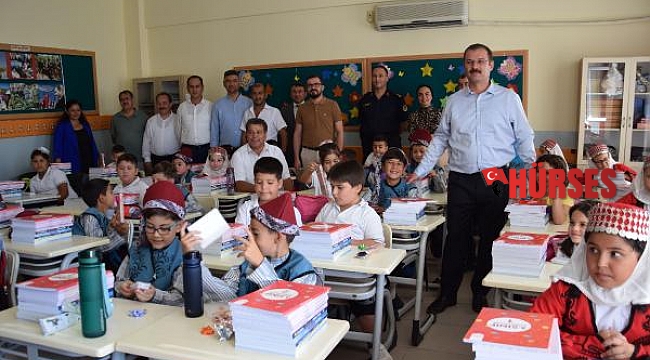 Kumluca'da öğrenciler ders başı yaptı