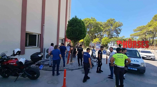 Tedavi için hastaneye gelen husumetlilerini bıçaklayan kadın tutuklandı