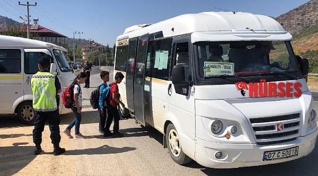 Trafik jandarmalarından okul servisi denetimi
