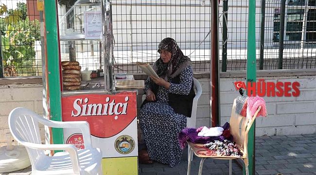 18 yıldır simit tezgahıyla hem cezaevindeki oğluna hem torunlarına bakıyor