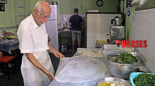 78 yaşındaki börek ustası yaptığı işle gençlere taş çıkartıyor