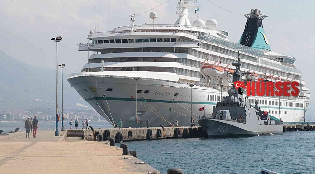 835 yolculu kruvaziyer Alanya limanına yanaştı