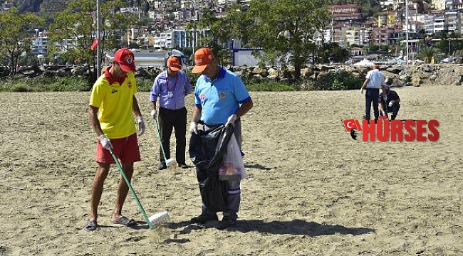 Alanya'da sahil temizliği