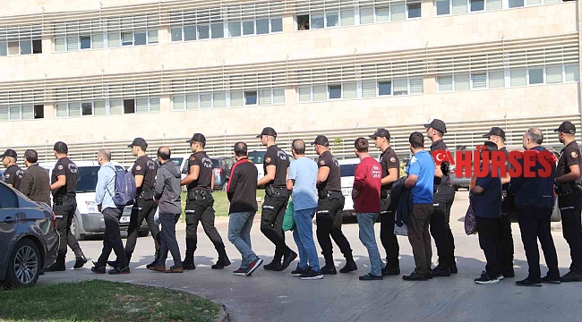 Antalya merkezli 10 ilde düzenlenen FETÖ operasyonunda yakalanan 102 şüpheliden, 32'sine tutuklama