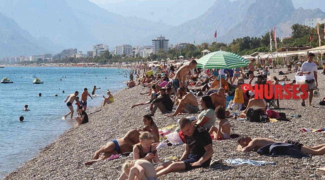 Antalya'da ekim ayı sonunda deniz keyfi
