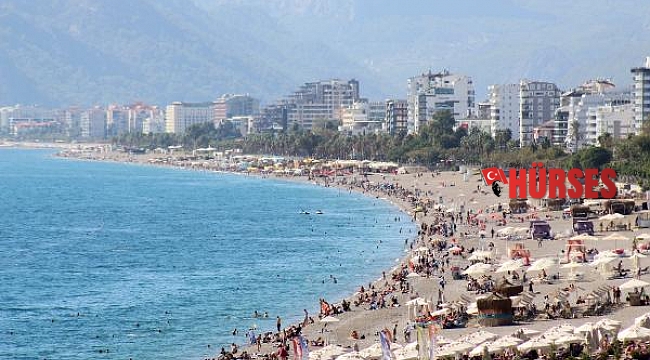Antalya'da hava ve deniz suyu sıcaklığı 25 derece; sahil dolu