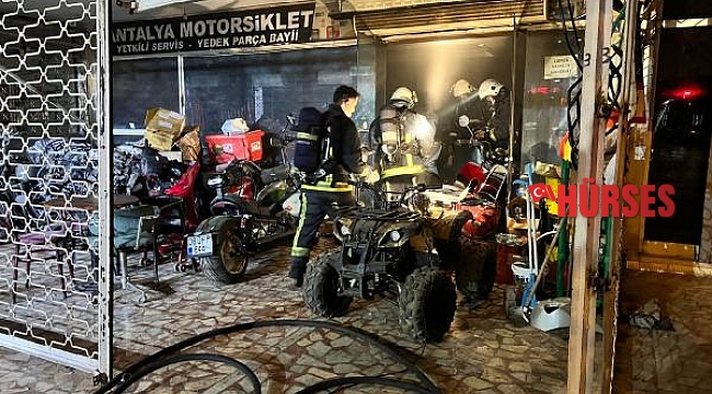 Antalya'da motosiklet dükkanında çıkan yangın maddi hasara yol açtı