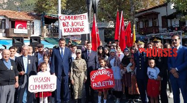 Cumhuriyet Bayramı Kaş'ta coşkuyla kutlandı