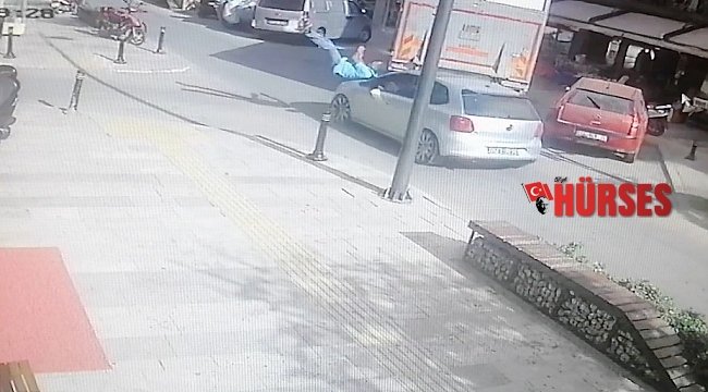 Dalgınlığının bedelini ağır ödedi, çarpan otomobille hastanelik oldu