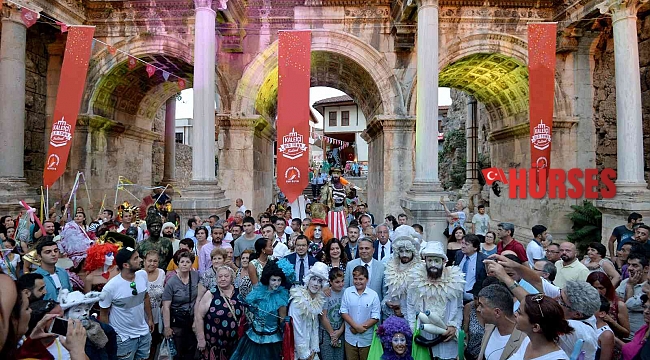 Dünya Kaleiçi'nde buluşuyor