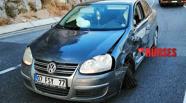 Hatalı sollama yapan otomobil kamyonla çarpıştı: 2 yaralı