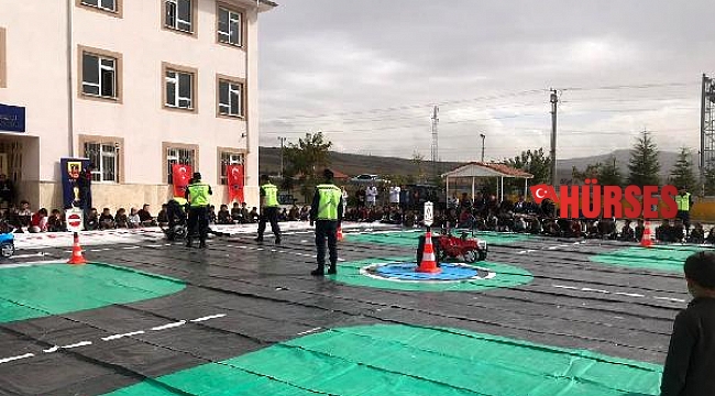 Jandarmadan öğrencilere trafik eğitimi