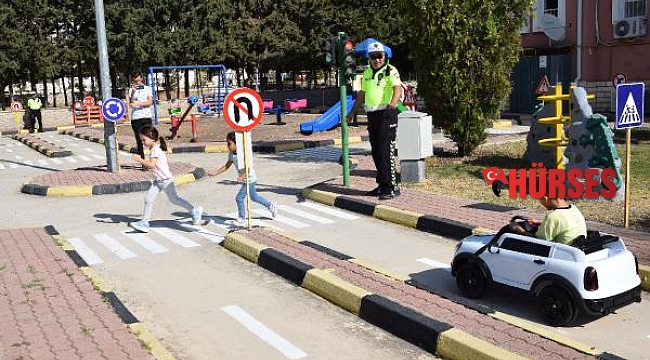 Öğrencilere akülü arabayla trafik eğitimi