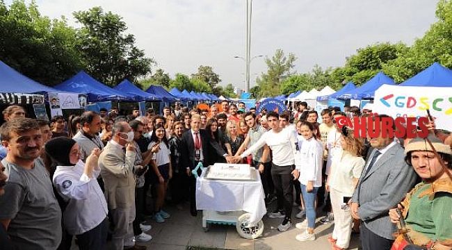 Rektör Özkan, Öğrenci Toplulukları Tanıtım Günleri'ne katıldı