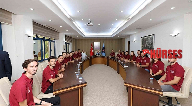 Rektör Özkan Tufan Elektromobil Takımı ile bir araya geldi