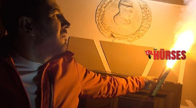 Restore edilen Atatürk portresi önünde 'Cumhuriyet'e sevgi' meşalesi yaktı
