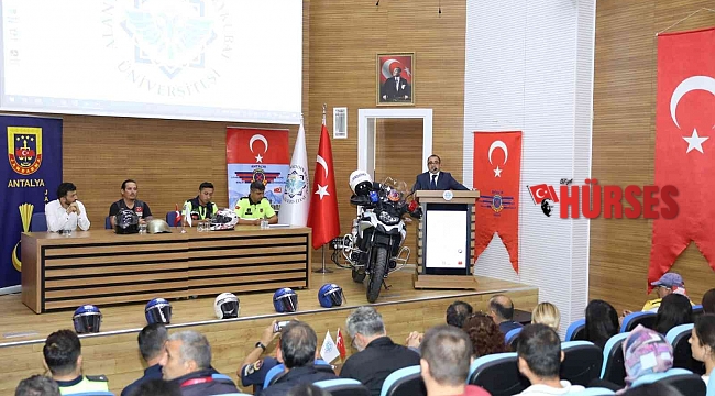 Üniversite öğrencilerine trafik güvenliği anlatıldı