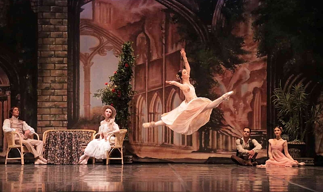 Antalya Devlet Opera ve Balesi,'Kamelyalı Kadın' eserini bu sezon son kez sahneliyor
