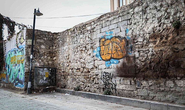 Antalya Kaleiçi'nde "tarihi" kirlilik