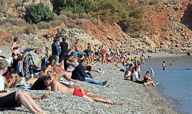 Antalya'da kasım ayı ortasında Türkiye'yi kıskandıran görüntüler yaşandı