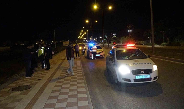 Antalya'da otomobil şarampole uçtu: 3 yaralı