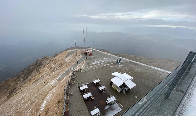 Antalya'nın Tahtalı Dağı'na mevsimin ilk karı yağdı